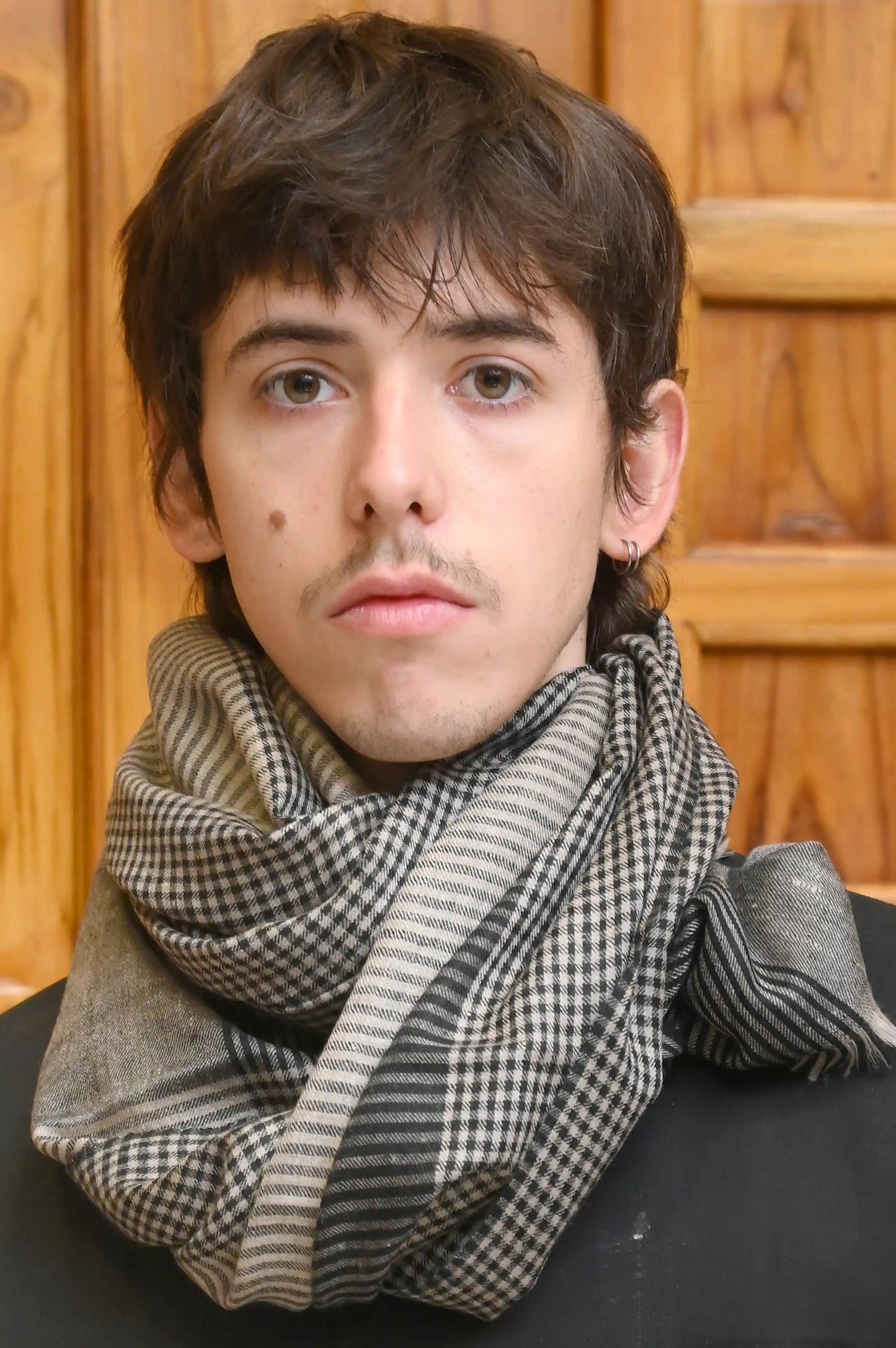 Handwoven Cashmere Scarf (Black)