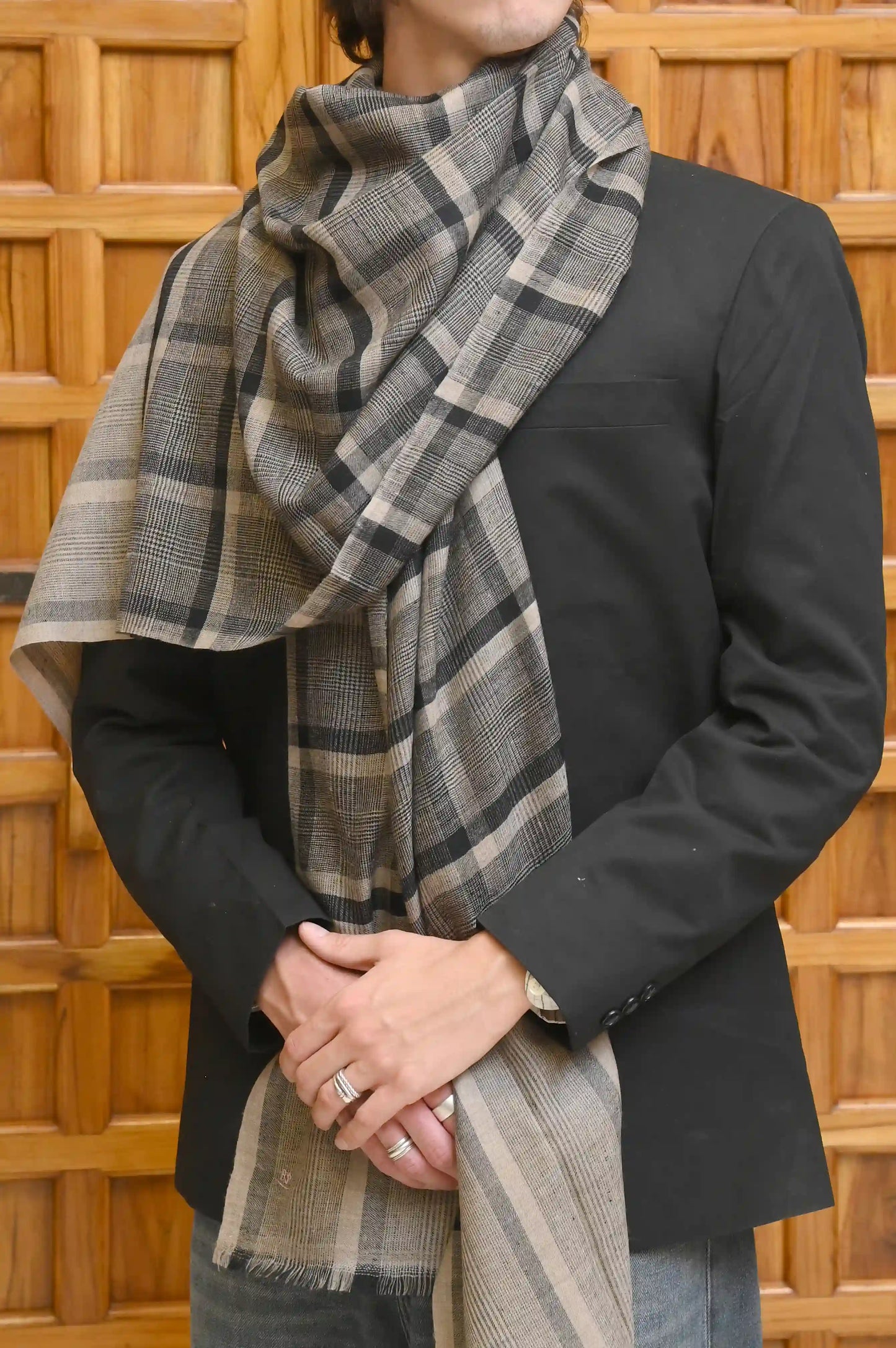 Handwoven Cashmere Scarf (black-gray)