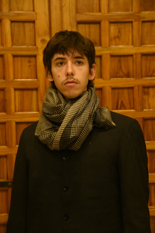 Handwoven Cashmere Scarf (Black)