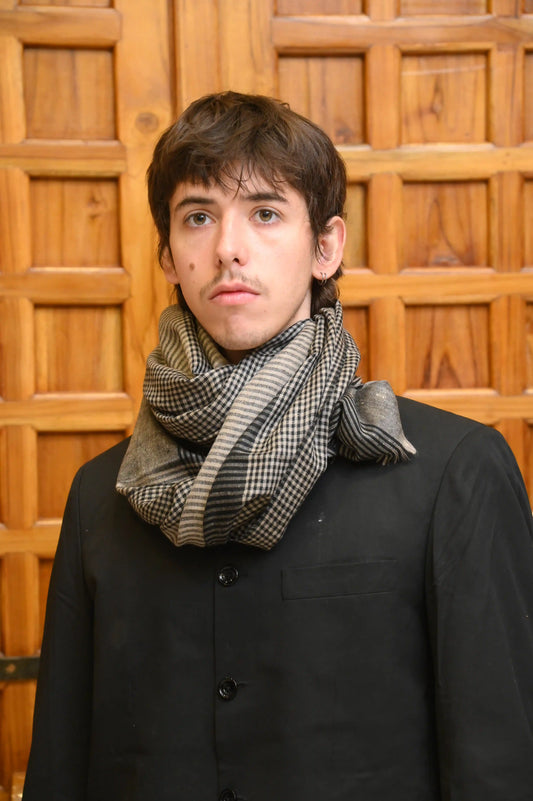 Handwoven Cashmere Scarf (Black)