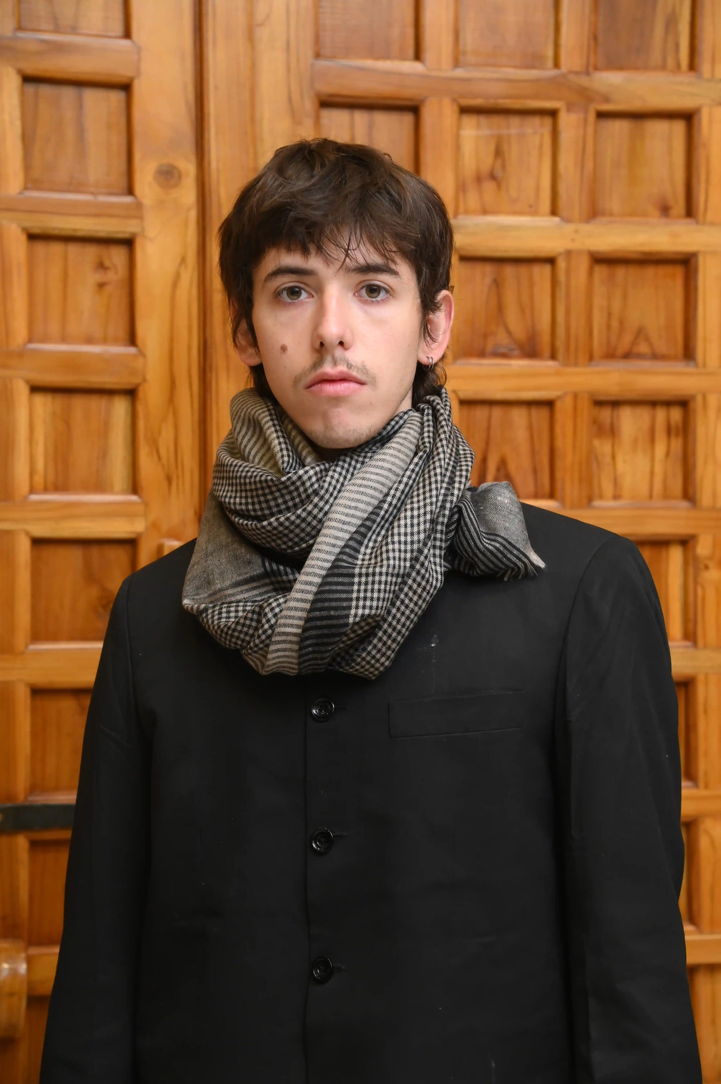 Handwoven Cashmere Scarf (Black)