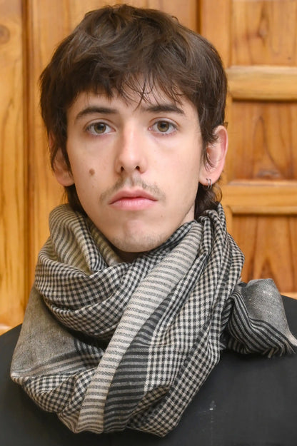 Handwoven Cashmere Scarf (Black)