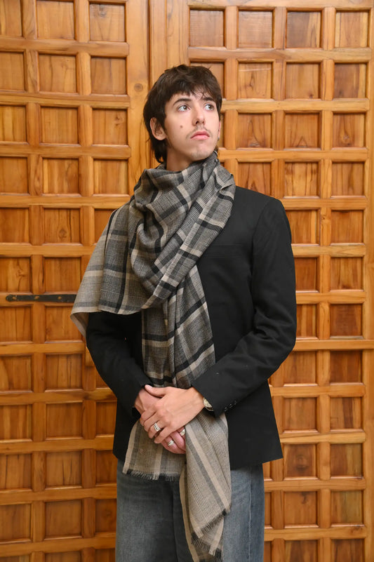 Handwoven Cashmere Scarf (black-gray)