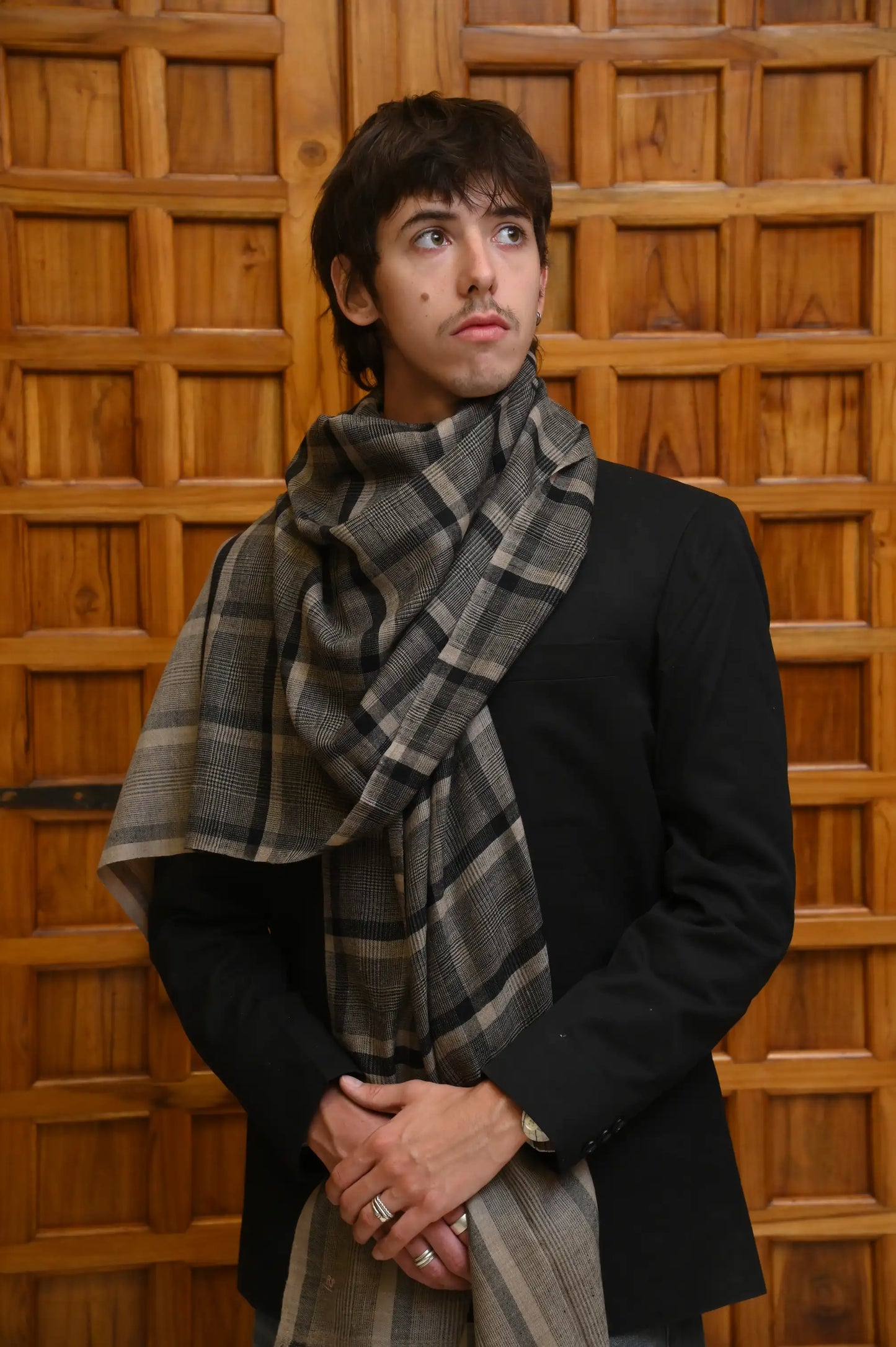 Handwoven Cashmere Scarf (black-gray)