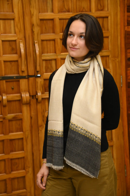 Handwoven Cashmere Scarf (cream-black)