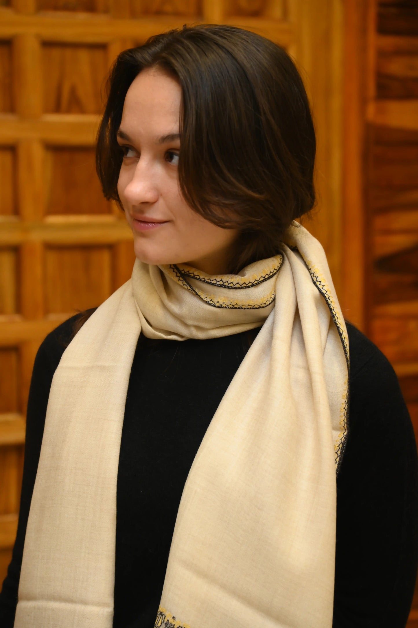Handwoven Cashmere Scarf (cream-black)