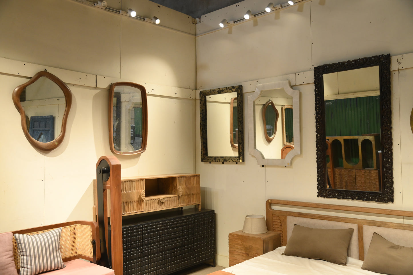 Handicraft Mirror 2
